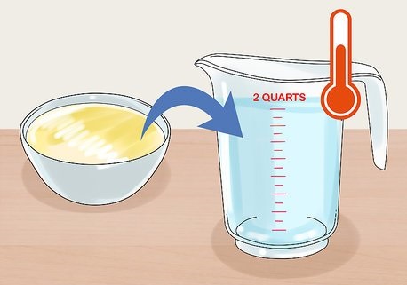 صابون را در 2 لیتر آب گرم مخلوط کنید