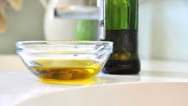 روغن‌مالی شکم با روغن‌های گرم برای تقویت معده