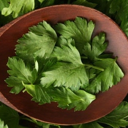 8 دلیل برای مصرف جعفری