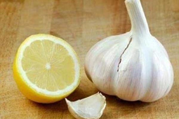 درمان گرفتگی رگ های قلب با مخلوط سیر و این خوراکی