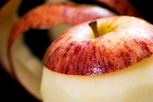 ۹ عادتی که باعث پیری پوست می شوند