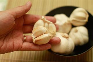 معجزه خوردن یک حبه سیر با معده خالی