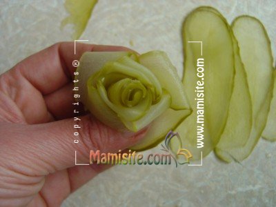 تزئین خیارشور به شکل گل رز+ تصاویرحالب