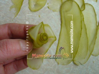 تزئین خیارشور به شکل گل رز+ تصاویرحالب