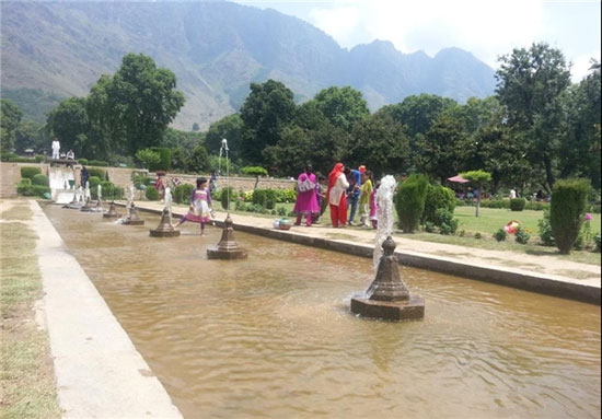 باغ زیبای نشاط در کشمیر