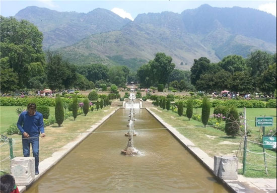 باغ زیبای نشاط در کشمیر