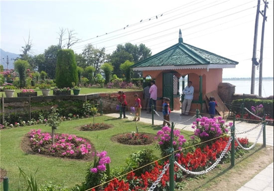 باغ زیبای نشاط در کشمیر