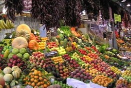 زنان بیشتر میوه می خورند یا مردان؟