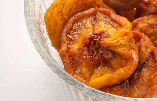 هلو: هلو خشک شده حاوی قند بسیار بالایی است که باید در مصرف آن بسیار احتیاط کنید.