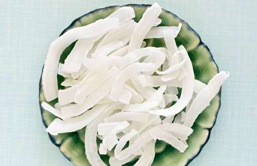 نارگیل: نارگیل حاوی چربی های اشباع شده سالم است که می تواند به خوبی به مدیریت کلسترول بد بدن، کمک کند. اما نارگیل خشک شده، سرشار از کالری است که باید در مصرف آن بیشتر احتیاط کنید.