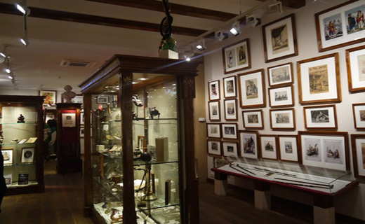 تاپ صبح////گیاهان مخدر در ویترین‌های موزه آمستردام